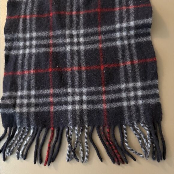 Burberry London Lambswool Nova Check Plaid Scarf with Fringe. Navy/Red. - Picture 2 of 4